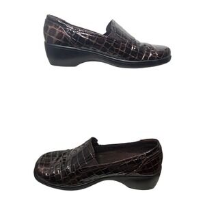 Clarks Bendables Women's 10M May Poppy Brown Croc Patent Comfort Loafers 38634